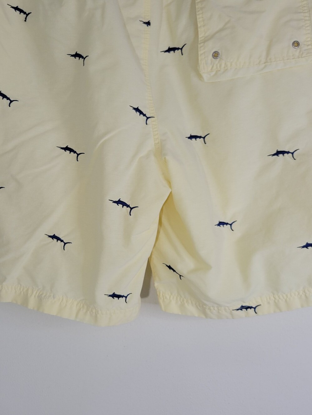 CREMIEUX Men's Size L/G Yellow Embroidered Shark Cargo Swim Shorts. - Picture 6 of 9